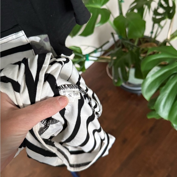 Women’s Camouflage and Striped Pocket T, Size Small - Picture 2 of 5
